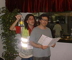 Gabriele Paolini e il proprietario del ristorante